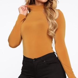 Cognac colored turtle neck size M - brand new